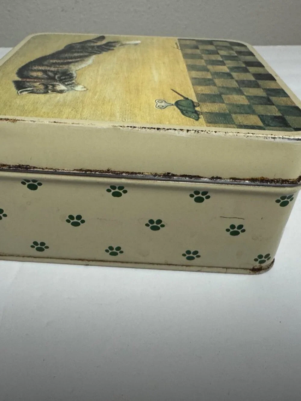 Vintage 1982 Lowell Herrero Leaping Cat Metal Storage Box